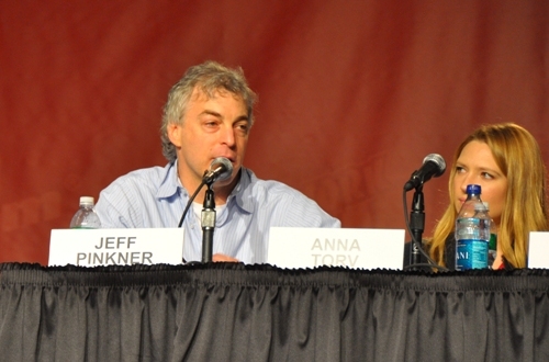fringe-jeff-pinker-asking-question